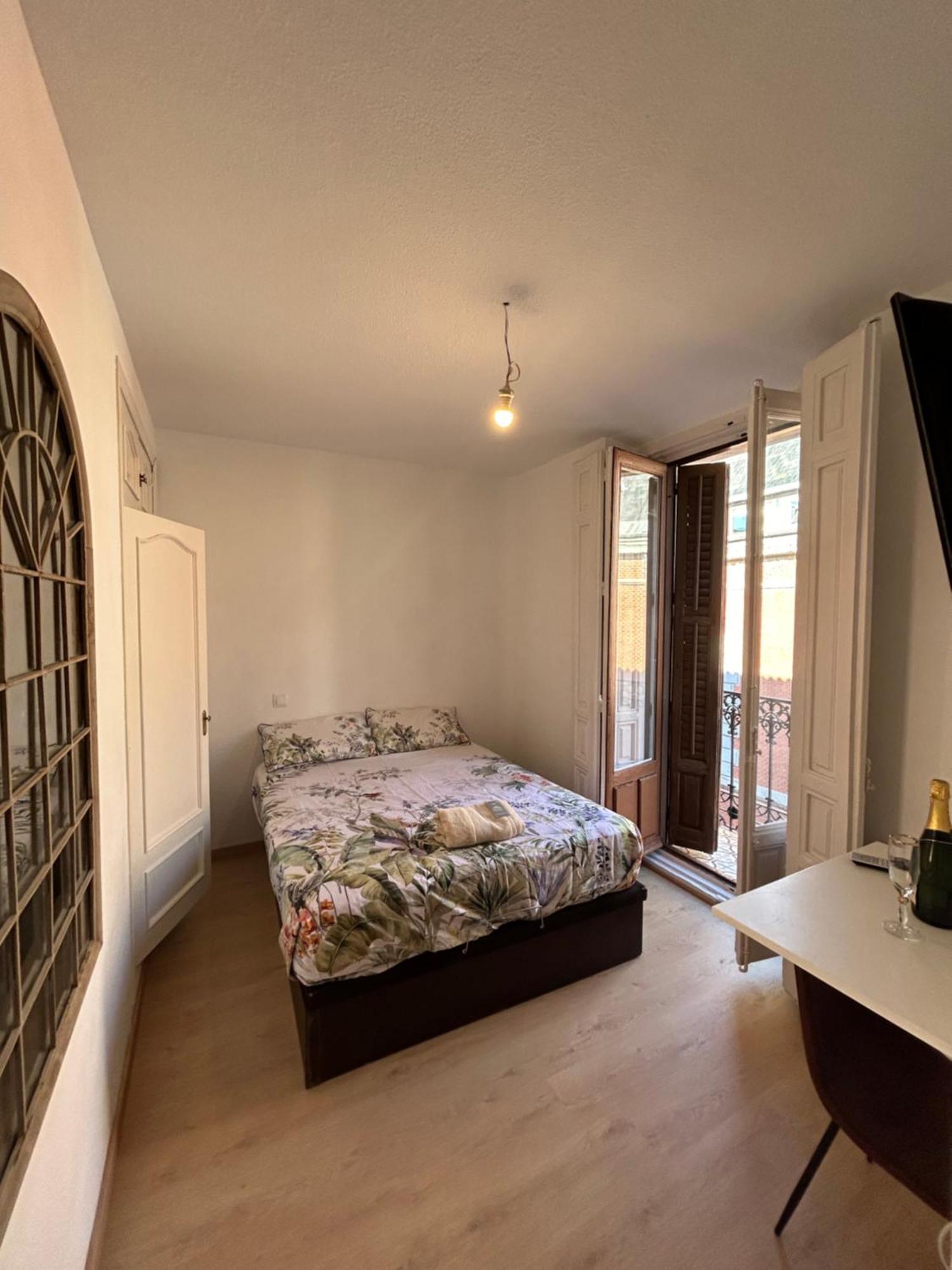 Room In Plaza Mayor Madrid Exteriör bild