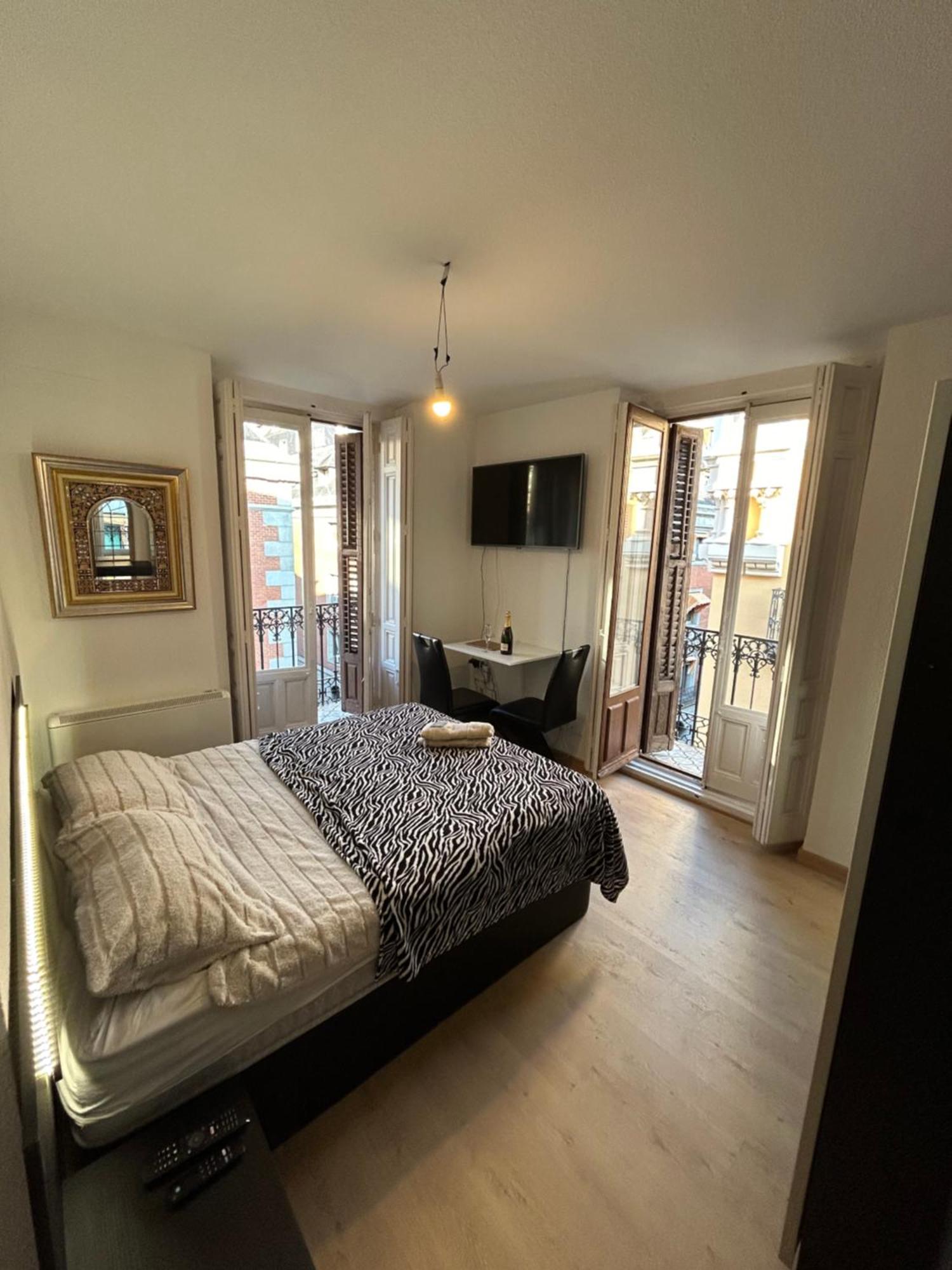 Room In Plaza Mayor Madrid Exteriör bild