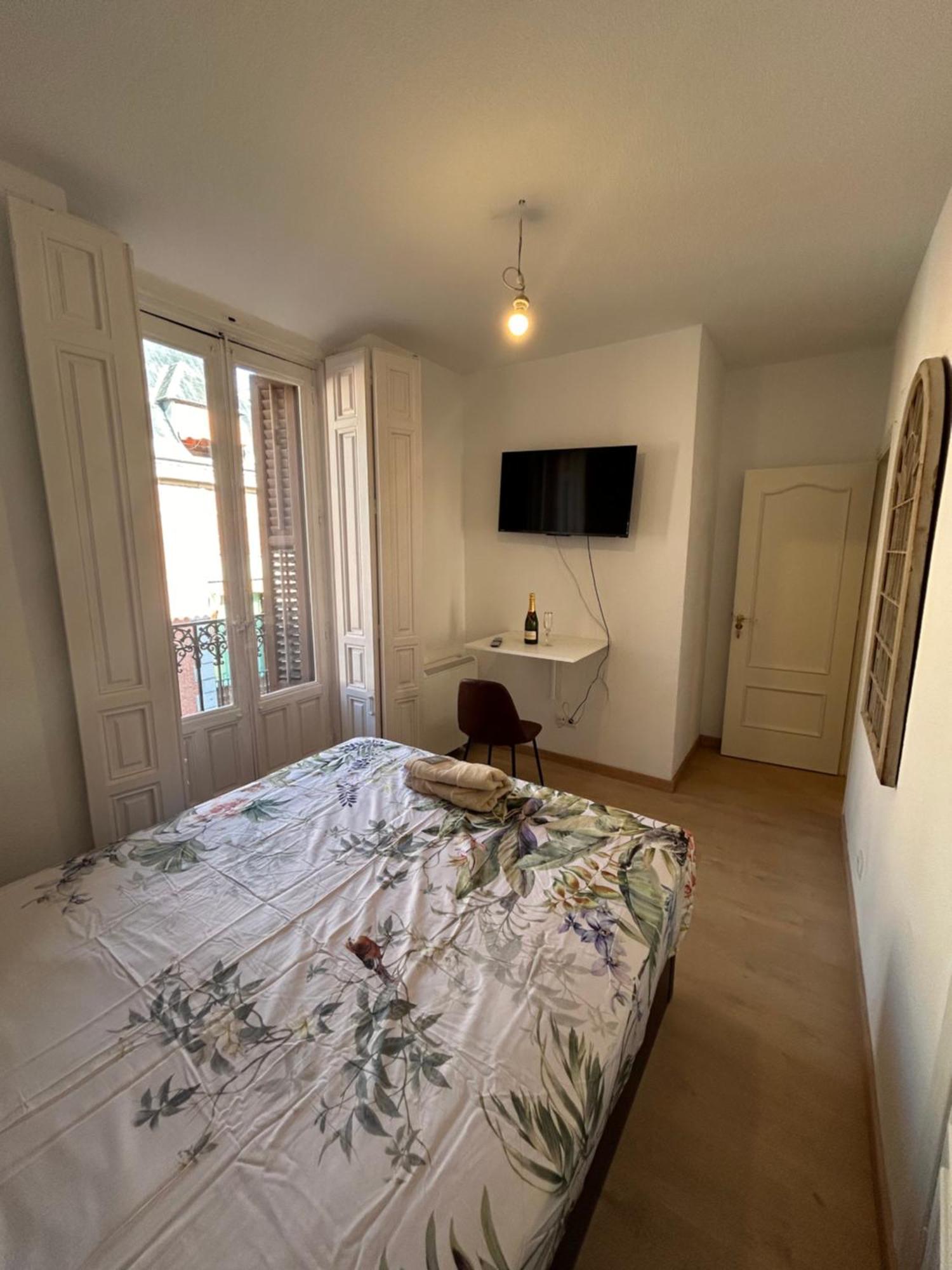 Room In Plaza Mayor Madrid Exteriör bild